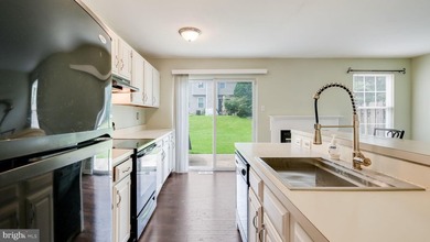 Don't wait to take a look at this 1,374 square foot 3 Bedroom 2 - photo 9