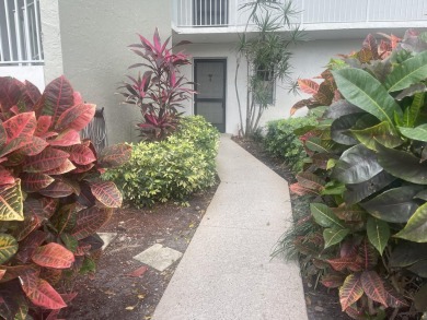 Lake Condo For Sale in Pompano Beach, Florida