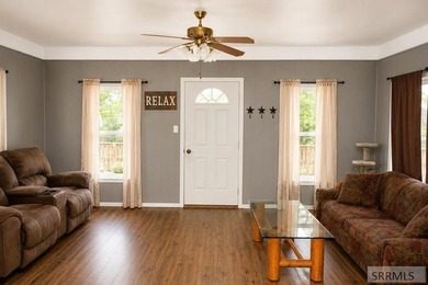 PHOTO EDIT STAGING: Charming two-story home with stunning - photo 3