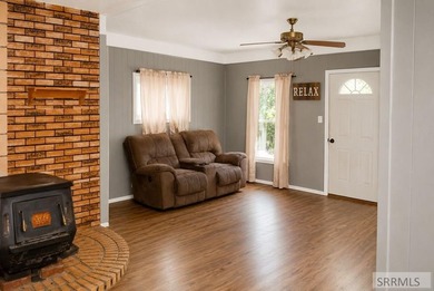 PHOTO EDIT STAGING: Charming two-story home with stunning - photo 5
