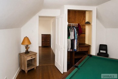 PHOTO EDIT STAGING: Charming two-story home with stunning - photo 9