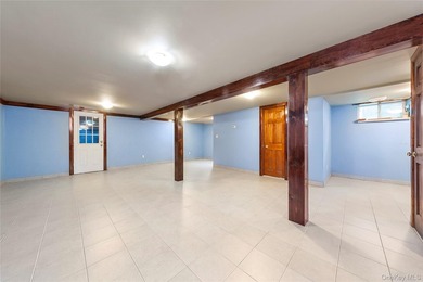 Discover refined comfort in this single-family home, perfectly - photo 12