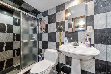 Discover refined comfort in this single-family home, perfectly - photo 16