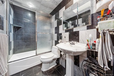 Discover refined comfort in this single-family home, perfectly - photo 17