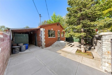 Discover refined comfort in this single-family home, perfectly - photo 19