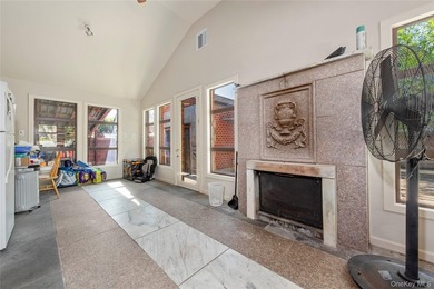 Discover refined comfort in this single-family home, perfectly - photo 24