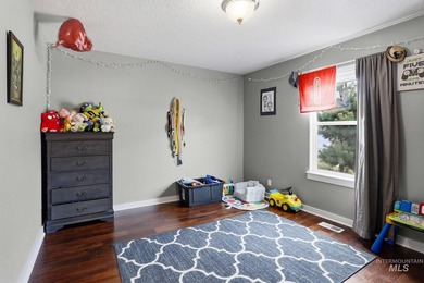 Very well maintained 2 level home in a private gated community - photo 15