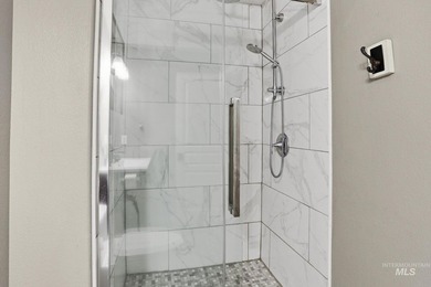 Very well maintained 2 level home in a private gated community - photo 17
