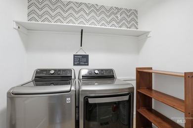 Very well maintained 2 level home in a private gated community - photo 18