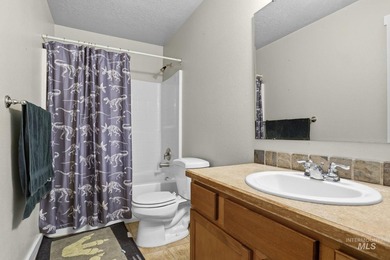 Very well maintained 2 level home in a private gated community - photo 20