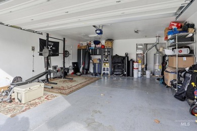 Very well maintained 2 level home in a private gated community - photo 22