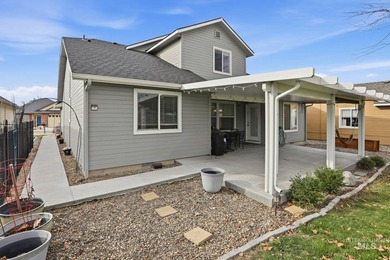 Very well maintained 2 level home in a private gated community - photo 23