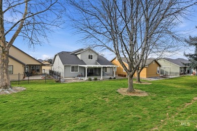 Very well maintained 2 level home in a private gated community - photo 24
