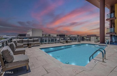 Stunning 1 bed 1 1/2 bath unit with office. Largest 1 bedroom