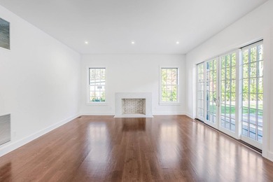 Welcome to 166 Ferry Rd, a luxurious black and white batten - photo 5