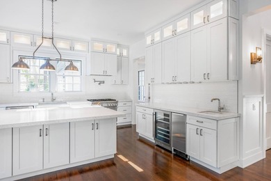 Welcome to 166 Ferry Rd, a luxurious black and white batten - photo 9