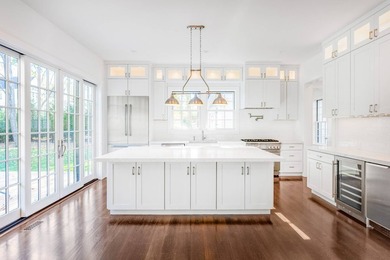 Welcome to 166 Ferry Rd, a luxurious black and white batten - photo 10