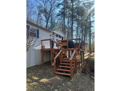 This waterfront secluded getaway is boasting with 3BR and 2BA - photo 3