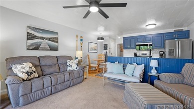 TOP-FLOOR WALK-IN WITH A VIEW! This Harbor Point condo checks - photo 1