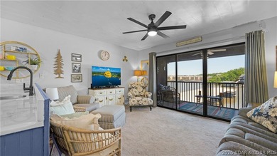 TOP-FLOOR WALK-IN WITH A VIEW! This Harbor Point condo checks - photo 3