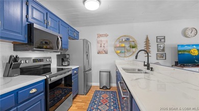 TOP-FLOOR WALK-IN WITH A VIEW! This Harbor Point condo checks - photo 6