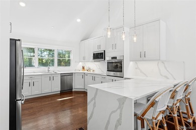 Welcome to 532 Blank Lane-an elegant and fully renovated retreat - photo 8