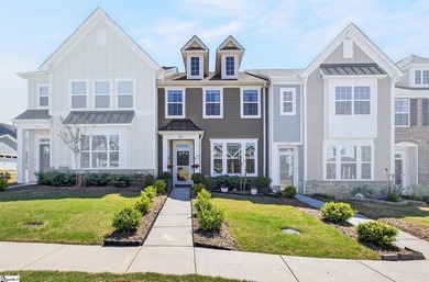 LIFESTYLE AND LOCATION LOW-MAINTENANCE TOWNHOME, ONLY 3 YEARS - photo 1