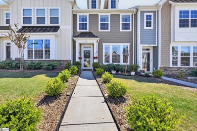 LIFESTYLE AND LOCATION LOW-MAINTENANCE TOWNHOME, ONLY 3 YEARS - photo 2