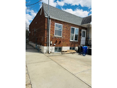 Welcome to this well-maintained one-family house in the heart of - photo 1