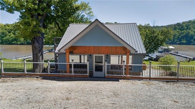 Lakefront, beautifully remodeled property, perfectly positioned - photo 3