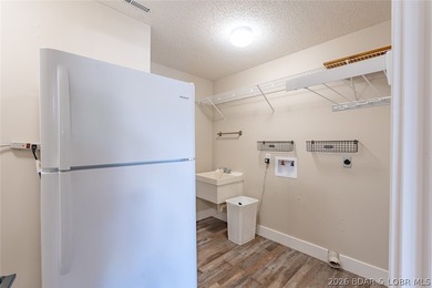 Newly updated lakefront home in Four Seasons with Brand New Roof - photo 37