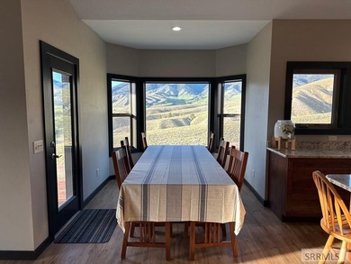 Experience panoramic mountain and valley views from every window - photo 7