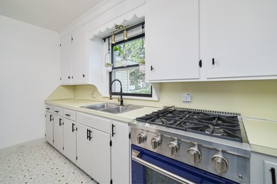 This charming duplex sits on a large lot with a privacy fenced - photo 15