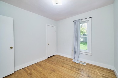 This charming duplex sits on a large lot with a privacy fenced - photo 23
