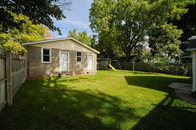 This charming duplex sits on a large lot with a privacy fenced - photo 38