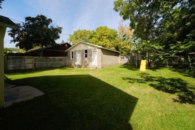 This charming duplex sits on a large lot with a privacy fenced - photo 41