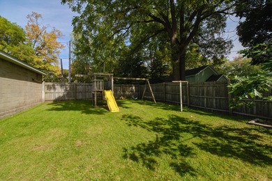 This charming duplex sits on a large lot with a privacy fenced - photo 42