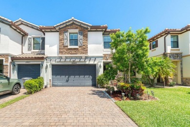Lake Townhome/Townhouse For Sale in Boynton Beach, Florida