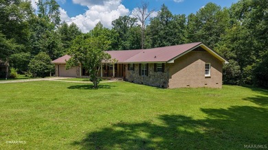 Live your best life in this beautifully appointed home! Roof and - photo 3
