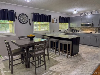 Live your best life in this beautifully appointed home! Roof and - photo 7