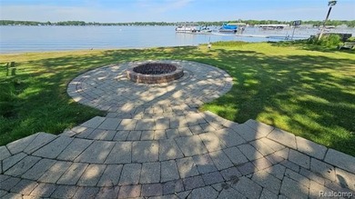Perfectly positioned along the soft, sandy shoreline of - photo 24