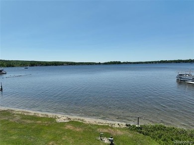 Perfectly positioned along the soft, sandy shoreline of - photo 26