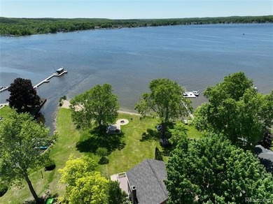 Perfectly positioned along the soft, sandy shoreline of - photo 32