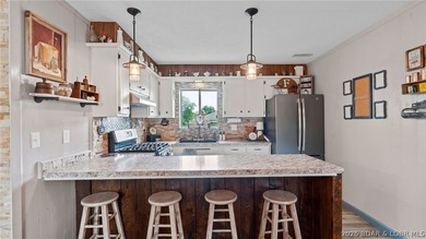 Beautiful 3-bedroom, 2-bath home located right in the heart of - photo 2