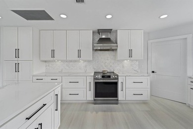 Beautifully renovated waterfront home in Beau Rivage with ocean - photo 14