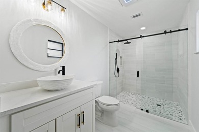 Beautifully renovated waterfront home in Beau Rivage with ocean - photo 20