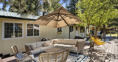 YOUR MID-CENTURY MOUNTAIN GETAWAY! Step into this charming - photo 1