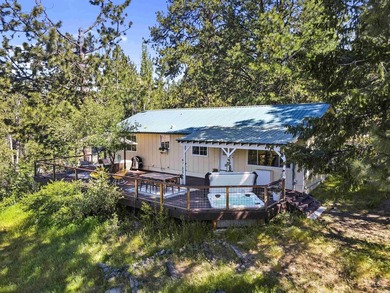 YOUR MID-CENTURY MOUNTAIN GETAWAY! Step into this charming - photo 3