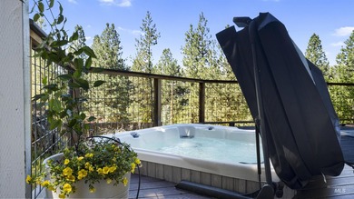 YOUR MID-CENTURY MOUNTAIN GETAWAY! Step into this charming - photo 4