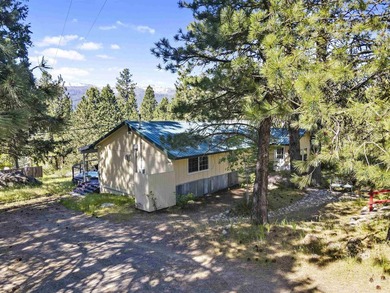 YOUR MID-CENTURY MOUNTAIN GETAWAY! Step into this charming - photo 7